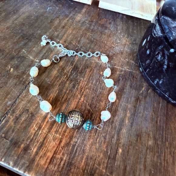 Elegant Pearl and Bead Bracelet